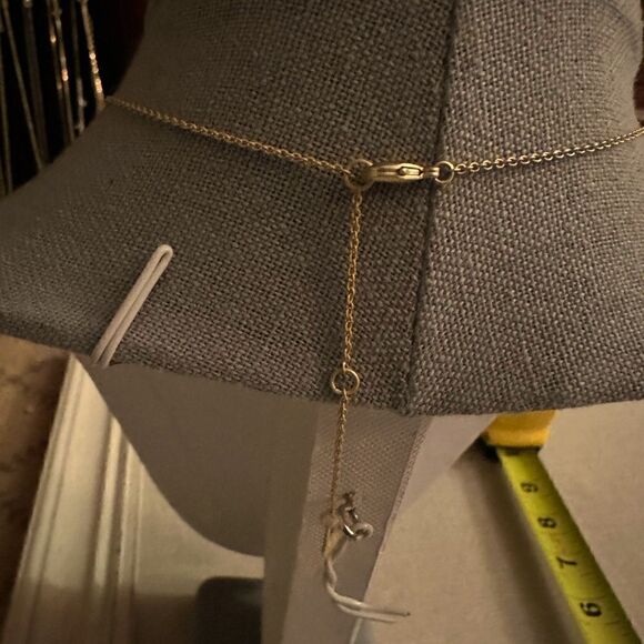 Vinatge gold necklace with sand dollar charm. - Picture 3 of 6